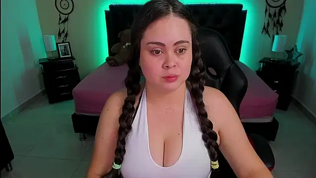 LolaVillalobos online show from October 2025 01:32:01 PM