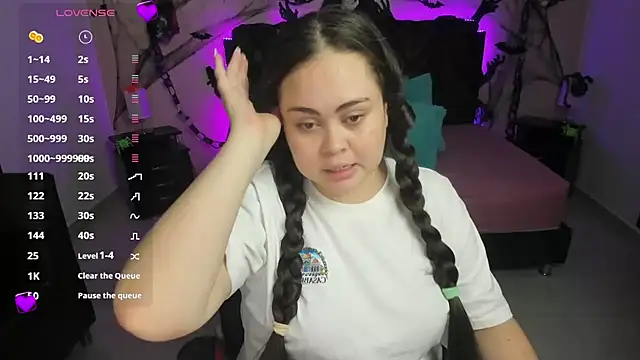 LolaVillalobos online show from October 2025 01:33:02 PM