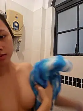 Snapshot of lirz06 chatting on October 2025 10:49:01 AM lirz06 online show from October 2025 10:49:01 AM