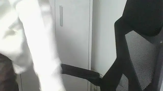 Snapshot of Sensor2000 chatting on December 2025 11:48:02 AM Sensor2000 online show from December 2025 11:48:02 AM