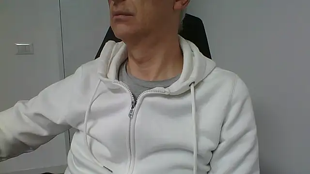 Snapshot of Sensor2000 chatting on January 2026 02:01:02 PM Sensor2000 online show from January 2026 02:01:02 PM