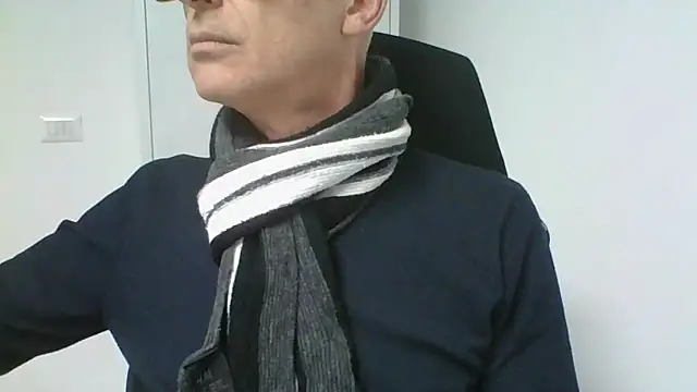 Snapshot of Sensor2000 chatting on January 2026 02:10:01 PM Sensor2000 online show from January 2026 02:10:01 PM