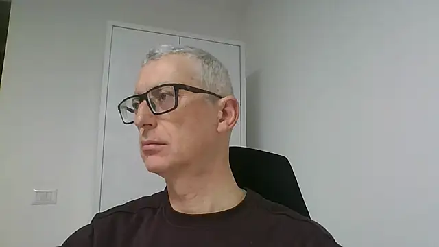 Snapshot of Sensor2000 chatting on January 2026 08:18:01 AM Sensor2000 online show from January 2026 08:18:01 AM