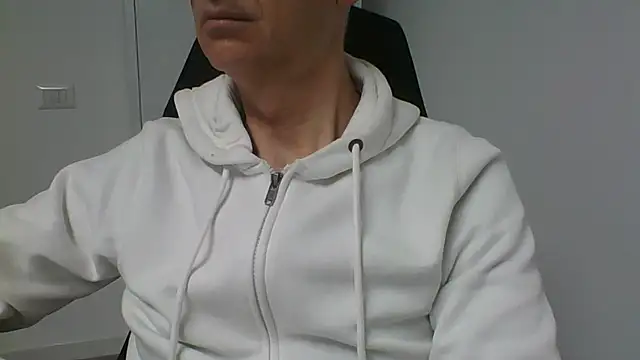 Snapshot of Sensor2000 chatting on February 2026 08:20:01 AM Sensor2000 online show from February 2026 08:20:01 AM