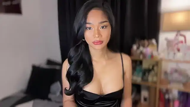 HoleeLaura online show from October 2025 12:13:02 PM