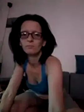 Hornybunny2025 online show from May 2026 07:33:01 PM