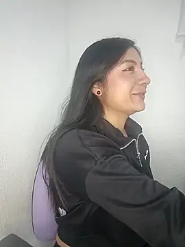 Snapshot of lunna_07 chatting on December 2025 01:40:02 PM lunna 07 online show from December 2025 01:40:02 PM