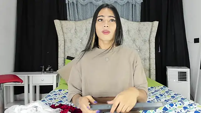Snapshot of aleja_spearsx chatting on May 2026 12:00:02 PM aleja spearsx online show from May 2026 12:00:02 PM