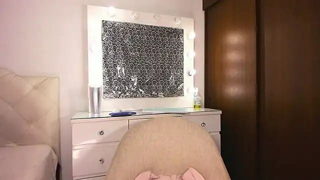 Snapshot of lina_quinn chatting on February 2026 04:20:01 AM lina quinn online show from February 2026 04:20:01 AM