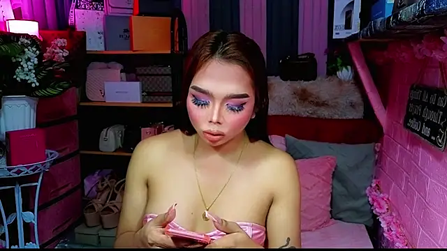 MoniqueCeleste online show from November 2025 02:57:02 PM