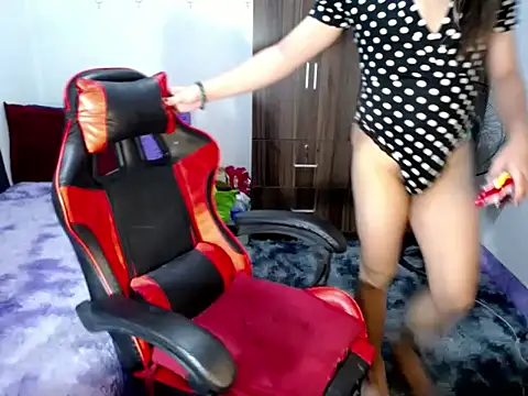 Urassiansweetcummer online show from November 2025 01:49:02 AM