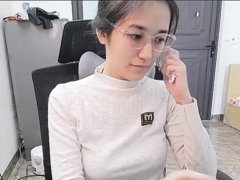 Shulee21 online show from October 2025 03:40:02 AM