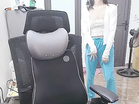 Shulee21 online show from October 2025 02:30:01 AM