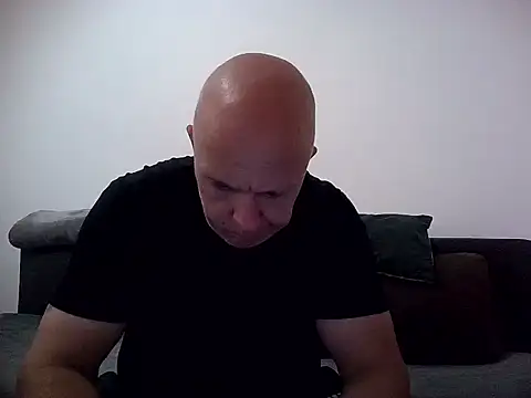 Snapshot of DaDDyLoVeSu83 chatting on November 2025 04:06:02 PM DaDDyLoVeSu83 online show from November 2025 04:06:02 PM