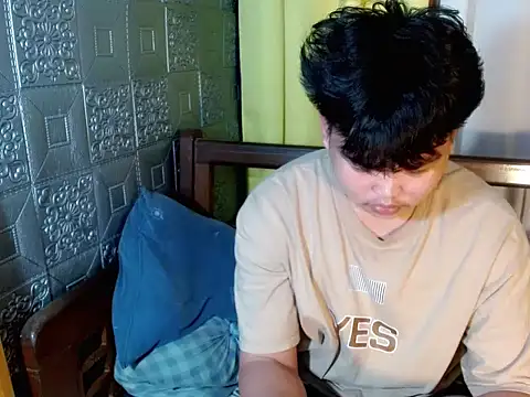 Reynelcock online show from October 2025 07:25:02 PM