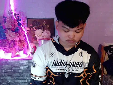 Reynelcock online show from May 2026 05:30:02 PM