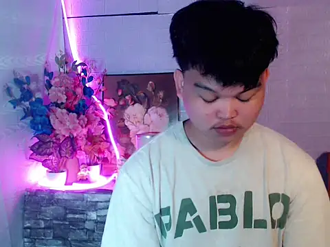 Reynelcock online show from May 2026 06:04:02 PM