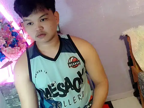 Reynelcock online show from May 2026 06:04:02 PM