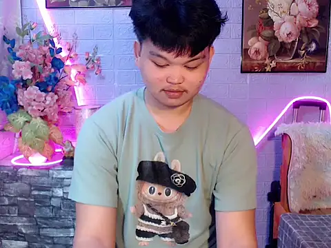 Reynelcock online show from May 2026 05:33:01 PM