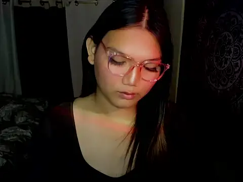 Snapshot of Lou_heart chatting on December 2025 10:10:02 AM Lou heart online show from December 2025 10:10:02 AM