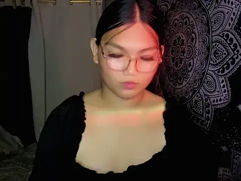 Snapshot of Lou_heart chatting on May 2026 07:00:02 PM Lou heart online show from May 2026 07:00:02 PM