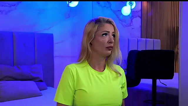 Izabellle02 online show from April 2026 03:42:01 AM