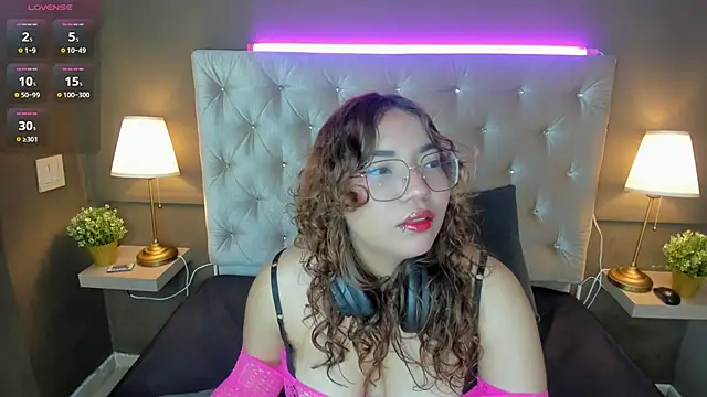 Snapshot of AliceCamxxx chatting on November 2025 12:37:02 PM AliceCamxxx online show from November 2025 12:37:02 PM