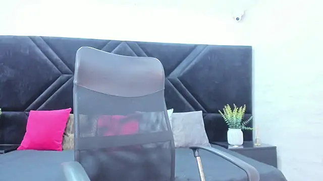 Dantzel  online show from June 2026 07:38:01 PM