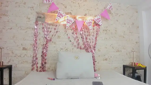 Snapshot of ikia_lopez_ chatting on February 2026 11:28:01 AM ikia lopez online show from February 2026 11:28:01 AM