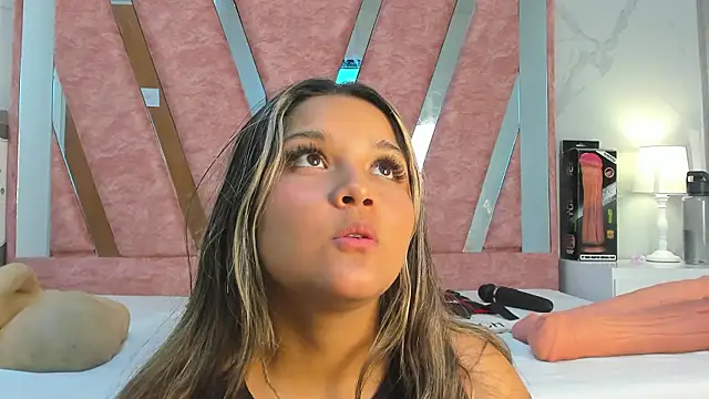 Wonderkloe  online show from February 2026 01:59:02 AM