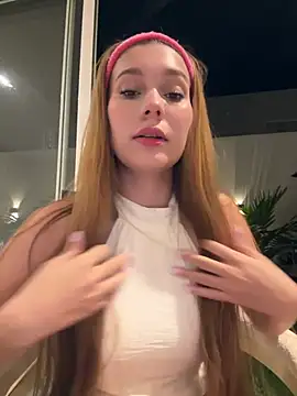 Snapshot of Nikii__ chatting on July 2026 01:03:01 AM Nikii online show from July 2026 01:03:01 AM