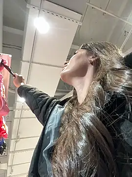 Isabella21  online show from February 2026 11:45:02 PM