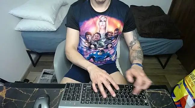 Snapshot of bossking017 chatting on February 2025 09:58:02 PM bossking017 online show from February 2025 09:58:02 PM