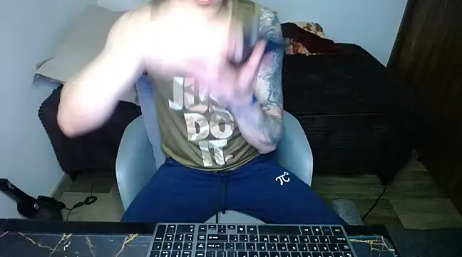 Snapshot of bossking017 chatting on February 2025 01:05:01 AM bossking017 online show from February 2025 01:05:01 AM