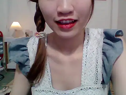 Snapshot of __Donna__ chatting on October 2025 02:28:01 PM Donna online show from October 2025 02:28:01 PM