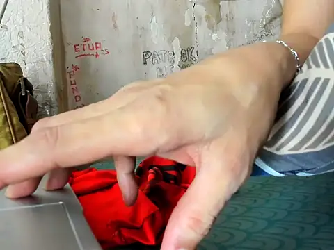 Snapshot of manilafoxts chatting on January 2026 01:32:01 AM manilafoxts online show from January 2026 01:32:01 AM