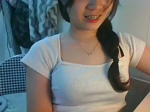 Snapshot of Linzly chatting on September 2025 03:06:01 AM Linzly online show from September 2025 03:06:01 AM