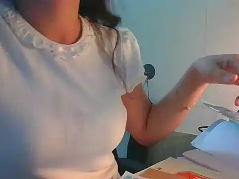 Snapshot of Linzly chatting on October 2025 04:37:02 PM Linzly online show from October 2025 04:37:02 PM