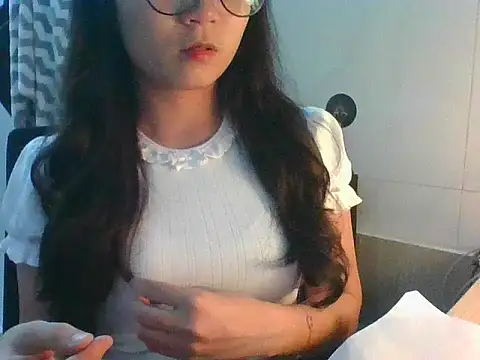 Snapshot of Linzly chatting on October 2025 04:39:01 PM Linzly online show from October 2025 04:39:01 PM