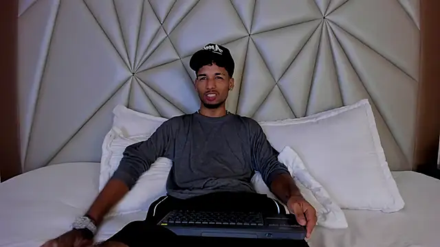 Thiagoferreti online show from November 2025 09:27:02 PM