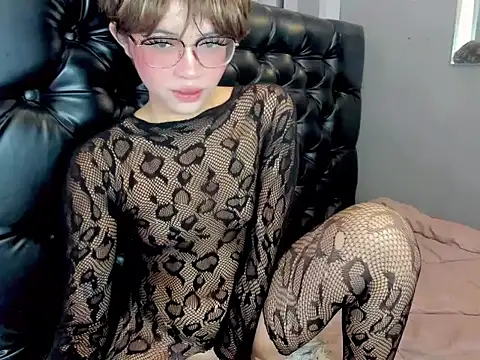 Snapshot of rian_shemale chatting on October 2025 07:51:01 PM rian shemale online show from October 2025 07:51:01 PM