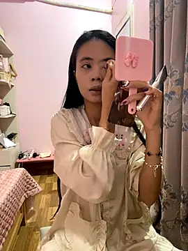 Snapshot of Dau-Tayy chatting on September 2025 11:01:02 AM Dau-Tayy online show from September 2025 11:01:02 AM