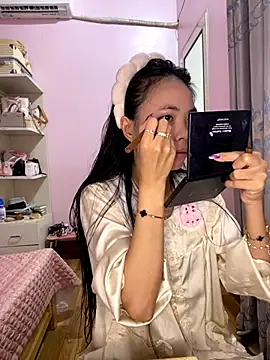 Snapshot of Dau-Tayy chatting on September 2025 09:03:02 AM Dau-Tayy online show from September 2025 09:03:02 AM