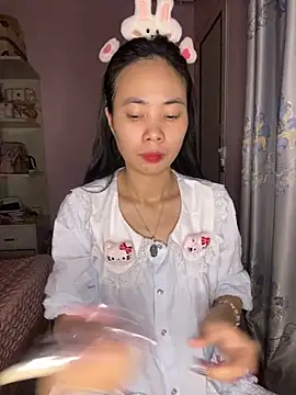 Snapshot of Dau-Tayy chatting on October 2025 05:21:02 PM Dau-Tayy online show from October 2025 05:21:02 PM