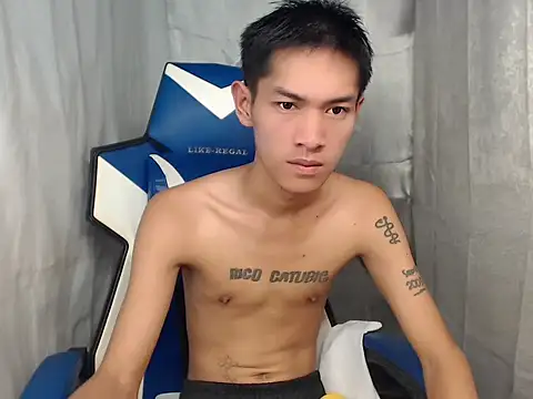 Snapshot of riks_tyler chatting on May 2026 01:17:02 PM riks tyler online show from May 2026 01:17:02 PM