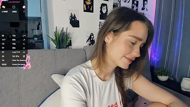 lovelyalivia online show from October 2025 09:15:01 AM