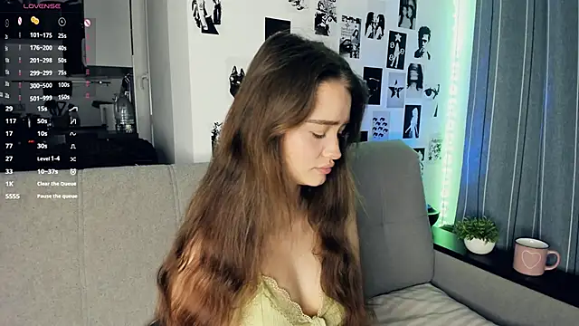 lovelyalivia online show from November 2025 09:25:01 AM