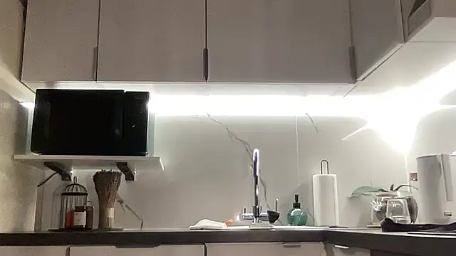 Gidelii online show from November 2025 09:48:01 PM