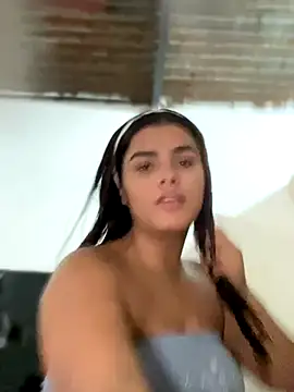 Kaily Sweet16 online show from October 2025 04:06:02 PM