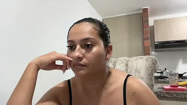 Snapshot of Sophia_copper chatting on October 2025 03:42:02 AM Sophia copper online show from October 2025 03:42:02 AM